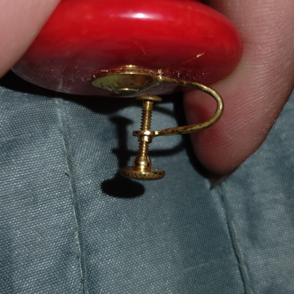 Beautiful vintage red stone clip on earrings - Picture 4 of 7